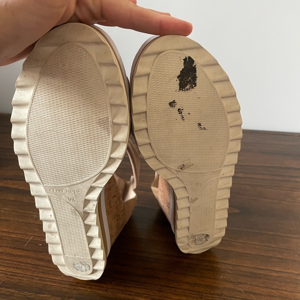 Pelle Moda, women’s 9.5, strappy tan cork and stretchy nylon wedge sandal - Picture 9 of 10